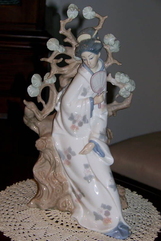 Lladro Daisa   Geisha #4807   1972 1993   Repaired  